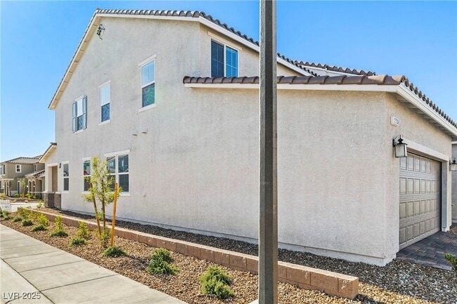 Building Photo - 2734 Fantoni St