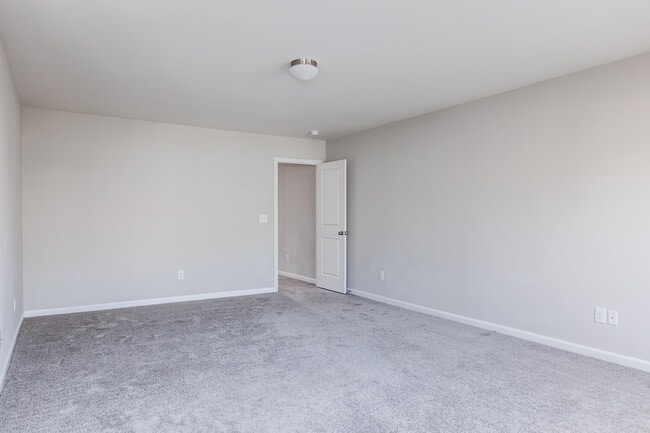 Building Photo - 628 Metro Sta