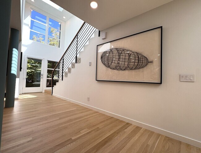 Building Photo - Modern Home availalble for lease in Menlo ...