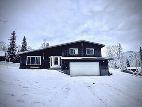 Building Photo - 3 Bedroom, 1.5 Bath in Eagle River.