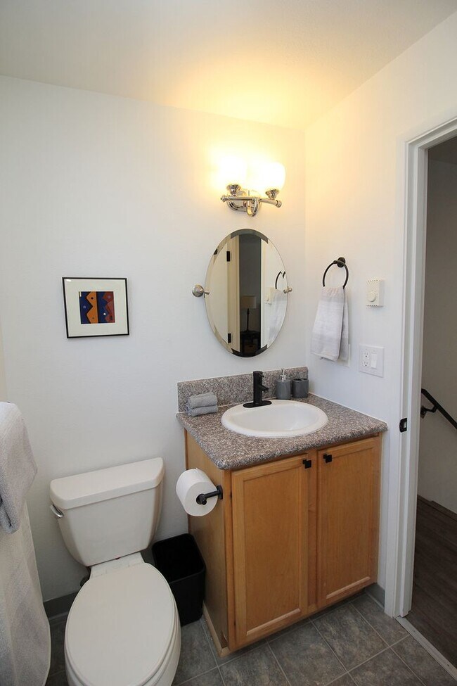 Building Photo - Super Charming FULLY FURNISHED 1 Bedroom M...