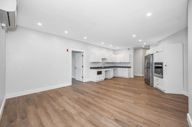 Building Photo - 241 W 6th St