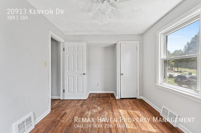 Building Photo - 20913 Kenyon Dr, Maple Hts - Spacious, Jus...