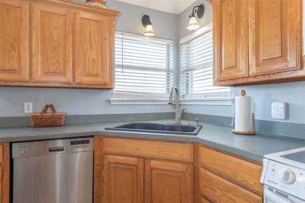 Building Photo - 537 Meadowcrest Dr