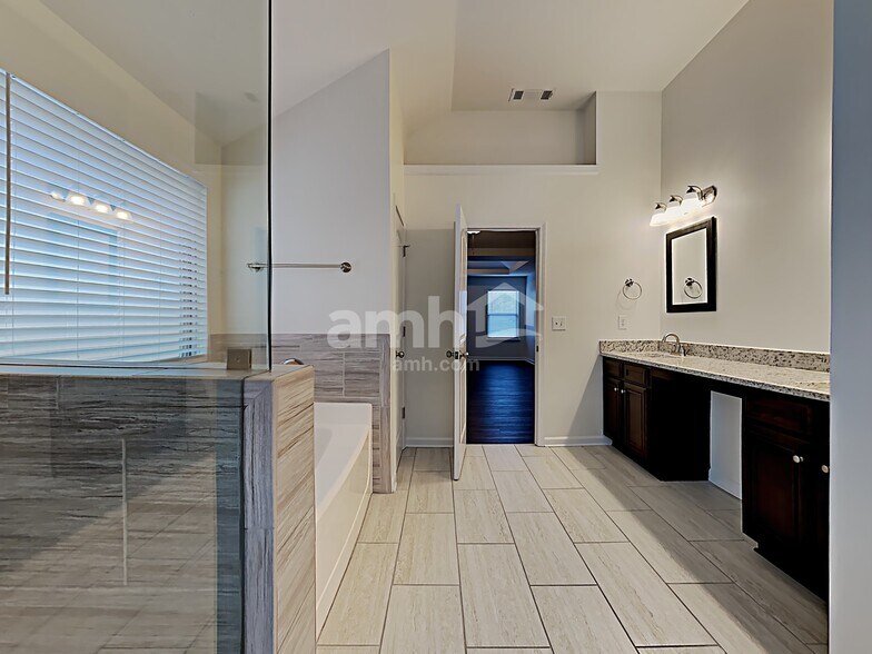 Building Photo - 635 Ocean Ave