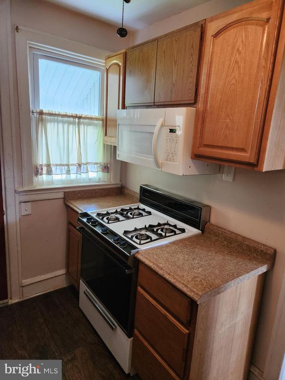 Building Photo - 810 Rundale Ave