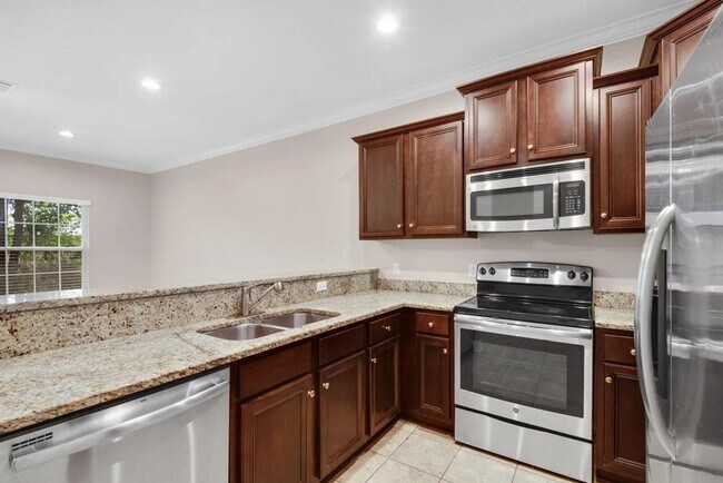 Building Photo - 17 W Shady Oaks Ln