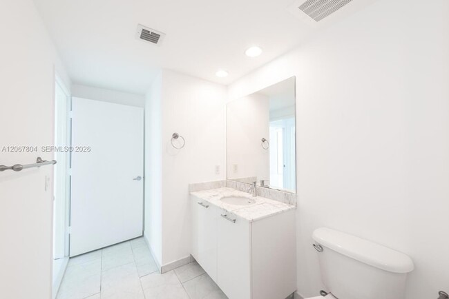 Building Photo - 950 Brickell Bay Dr