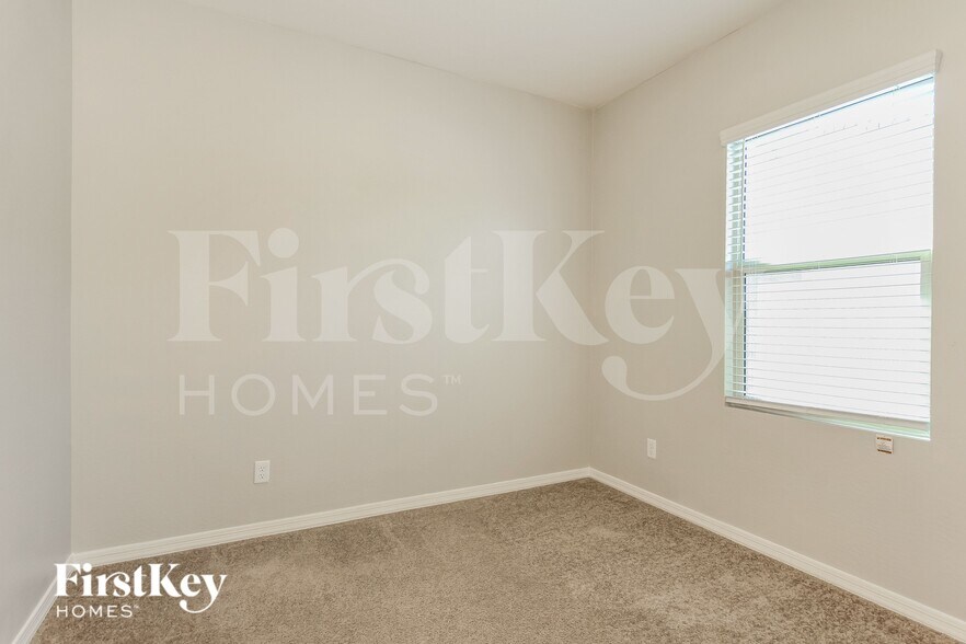 Building Photo - 20037 W Mesquite Dr