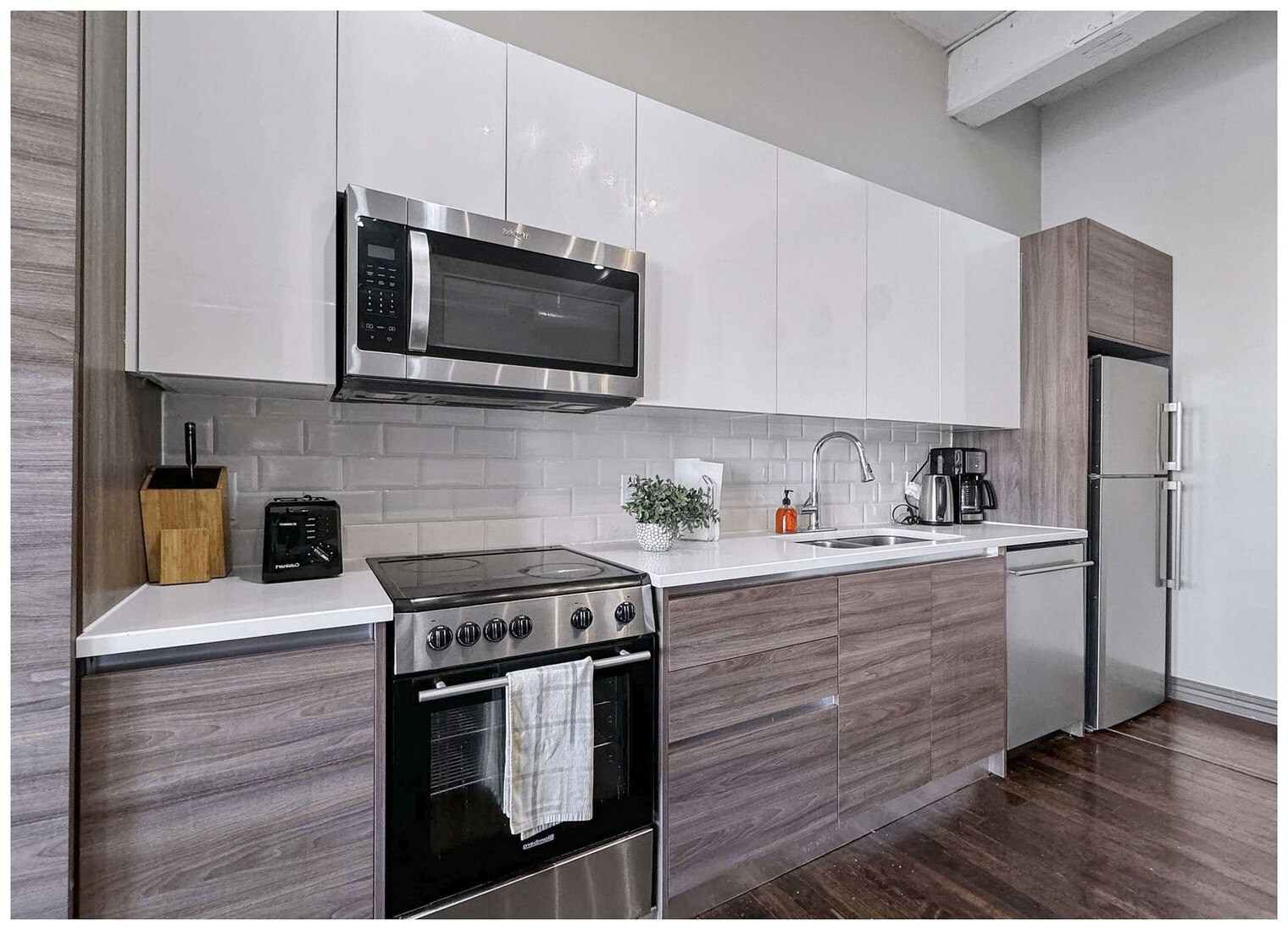 Building Photo - 555 Evergreen St