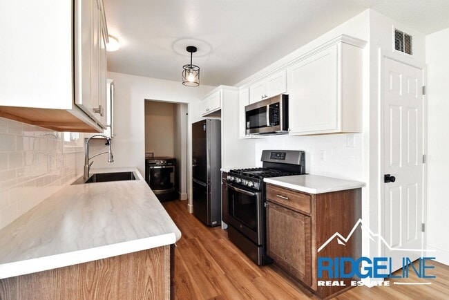 Building Photo - Fox Farm one level home ready for you to e...