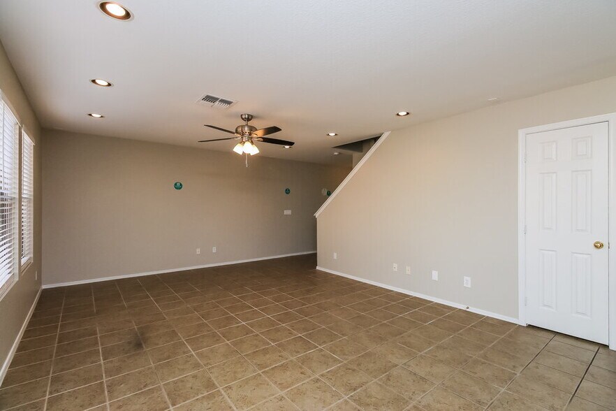 Building Photo - 3277 S Chaparral Rd