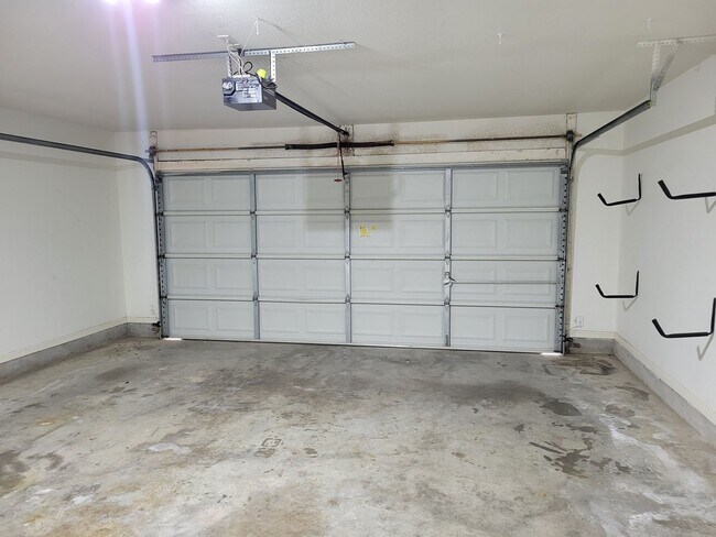 Building Photo - 3bd/2ba house close to major shopping, restaurants, and Ft. Hood!