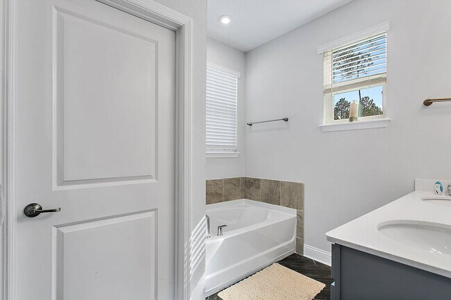 Building Photo - Newer Home in Wildlight!