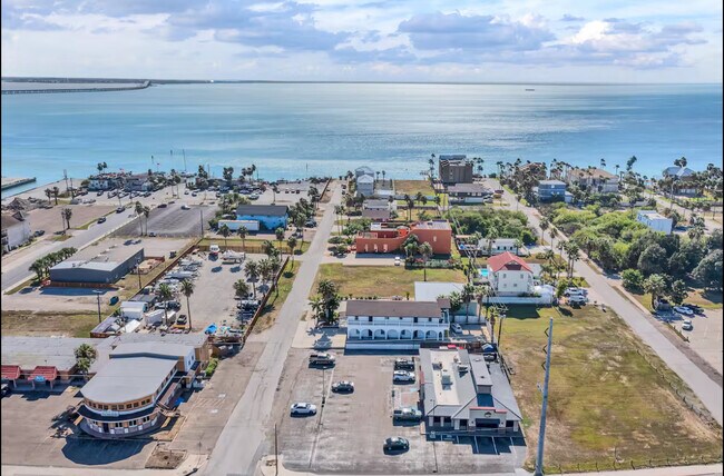 Building Photo - 102 W Corral St