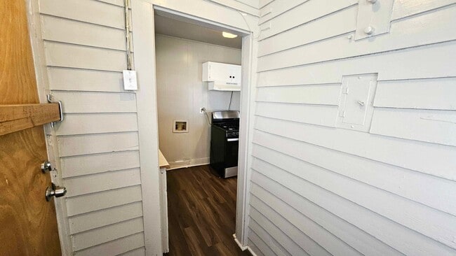 Building Photo - Lots of Room!