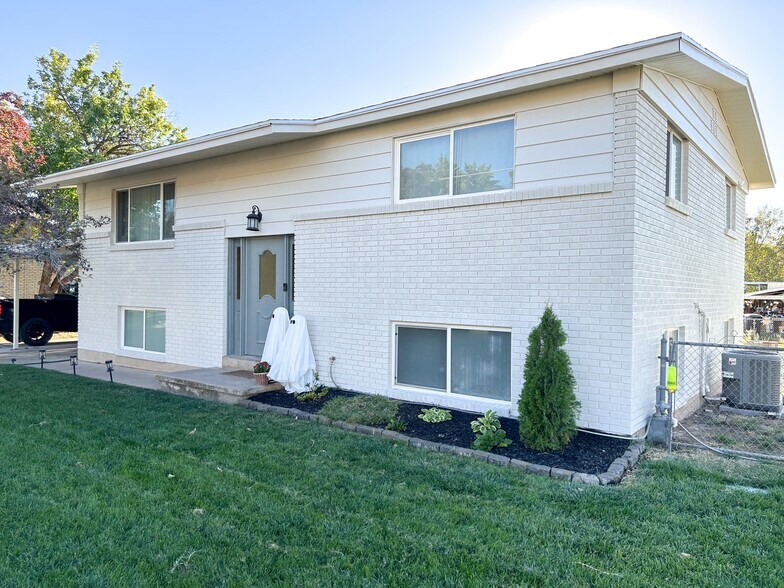 Primary Photo - 777 N 1000 W