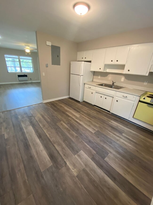 Building Photo - 612 Prosperity Farms Rd