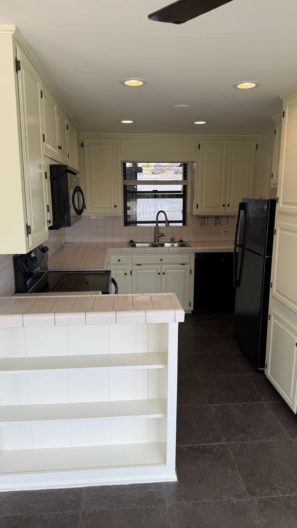 Building Photo - Beach Style Living in Encinitas, CA!