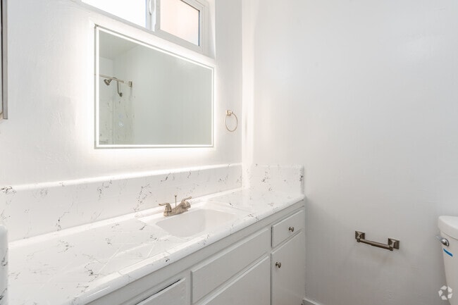 2BR, 2BA - 890SF - Primary Bathroom - The Villas at Mira Loma