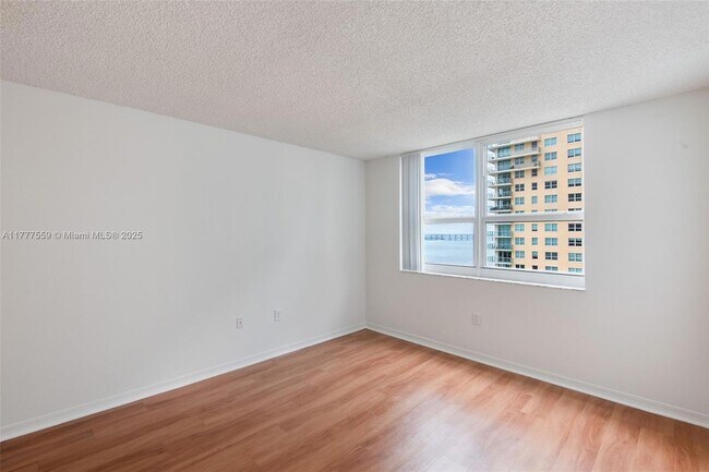 Building Photo - 1111 Brickell Bay Dr