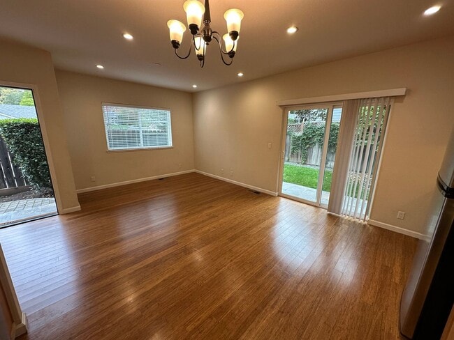 Building Photo - 3615 Chestnut St