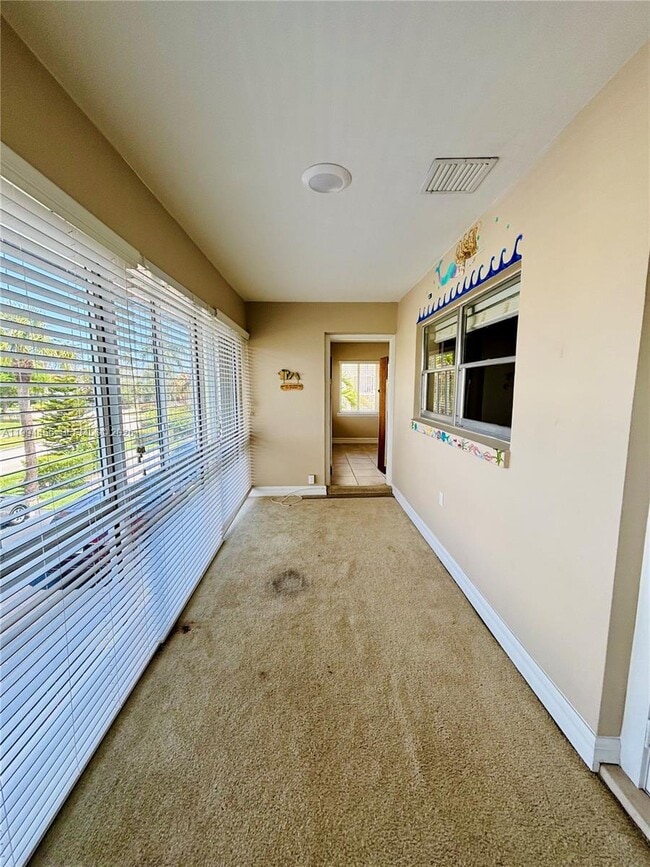 Building Photo - 1323 Bayshore Dr