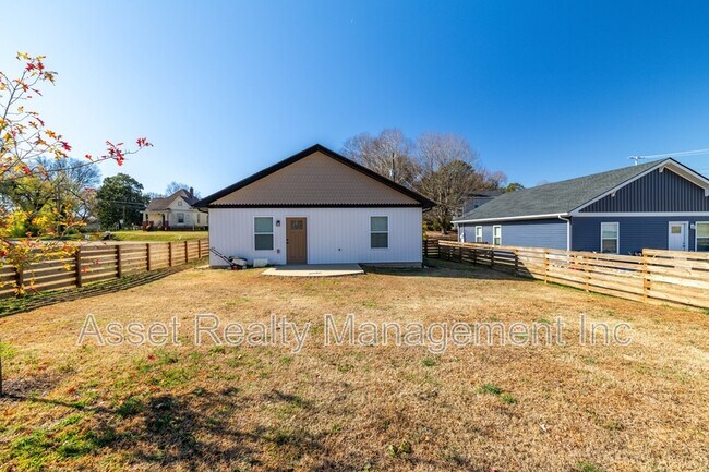 Building Photo - 205 Kingwood Rd