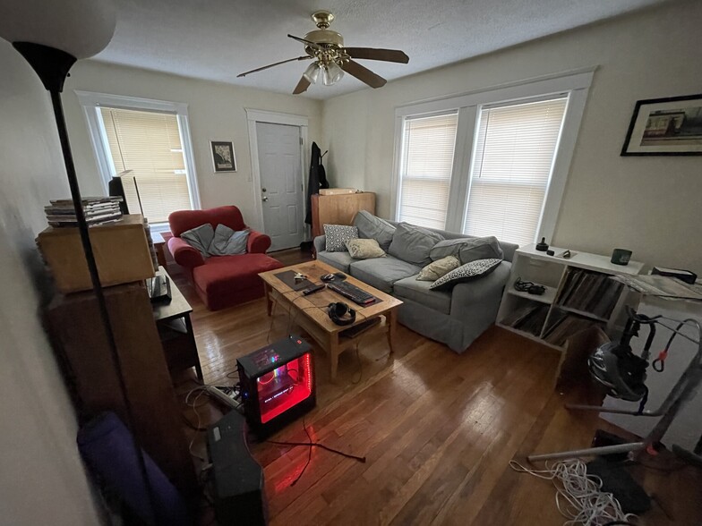 Primary Photo - 2572 Massachusetts Ave