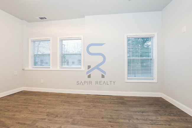 Building Photo - Graceful Living in the Heart of Carey Park – 3BR/2BA