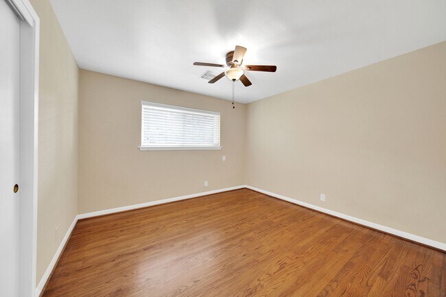 Building Photo - 1607 Willowby Dr