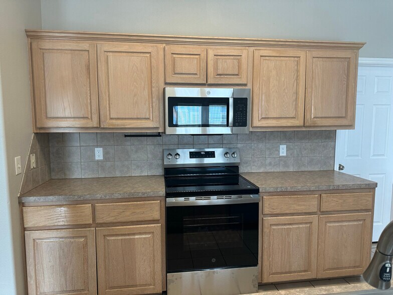 Building Photo - 15505 Palmira Ave