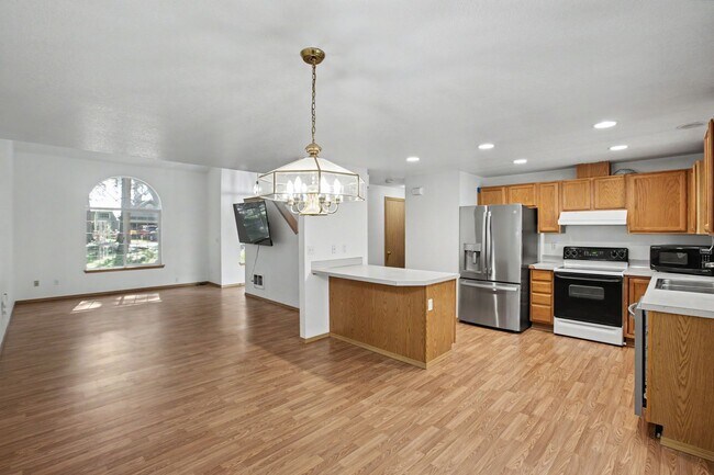 Building Photo - 22530 Bluewater Dr SE