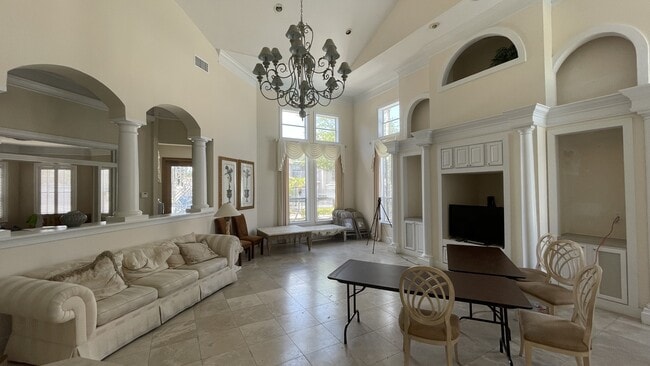 Building Photo - 17952 Villa Creek Dr