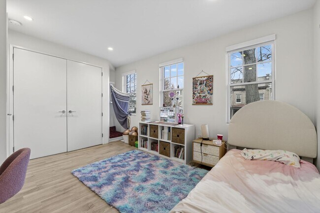 Building Photo - Renovated 3br/2ba Mt Pleasant Home w/Parking for Short Term Lease!