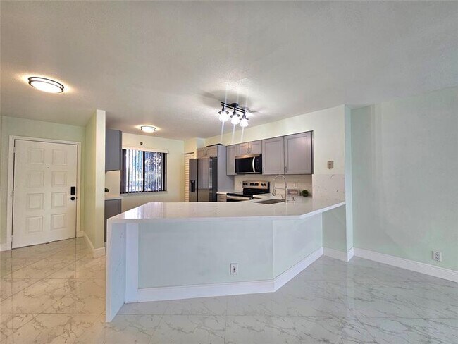 Building Photo - 2232 N Cypress Bend Dr