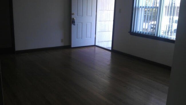Building Photo - 3 br/1 ba - Great home/Great Space/Great Price