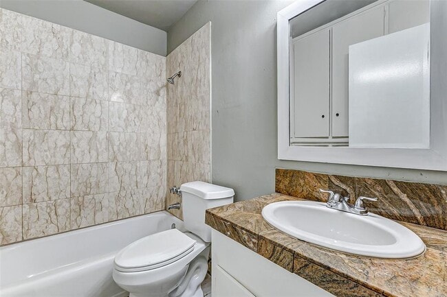 Building Photo - 6763 Glen Rock Dr