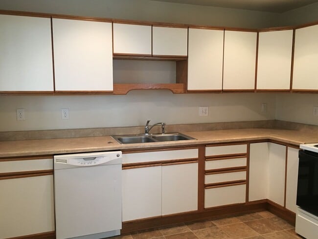 Building Photo - Charming Ranch Style 3 Bedroom Home Located in Security Widefield