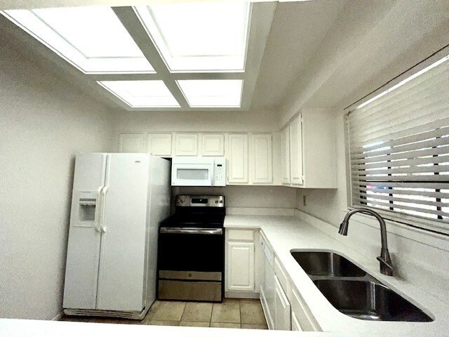 Building Photo - 3140 Devonshire Dr