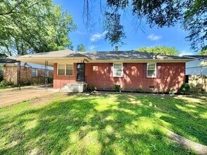 Building Photo - 1795 Cornelia Ln