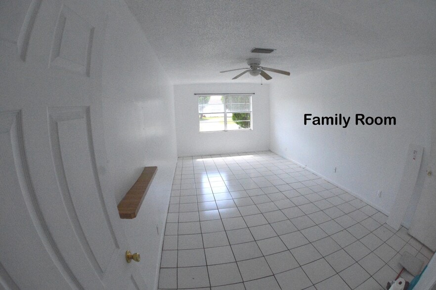 Building Photo - 303 SW 77th Ter