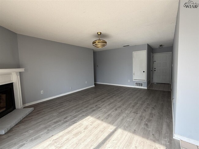 Building Photo - 5307 Hooper Dr