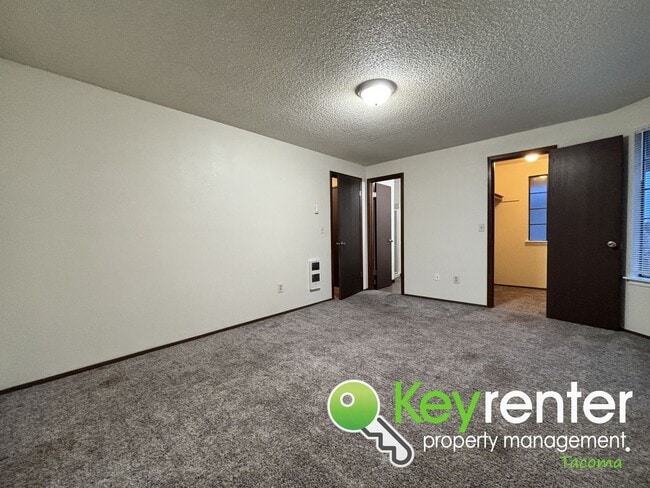 Building Photo - Comfortable Upstairs 2 Bedroom 2 Bath Rental in Private Community Near Fircrest!