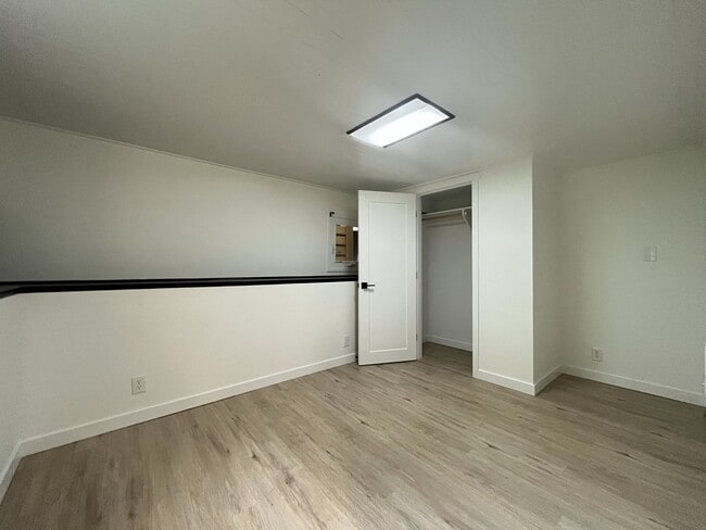 Building Photo - Large NW Portland Home Near Shops & Restaurants with Finished Basement & Bay Windows