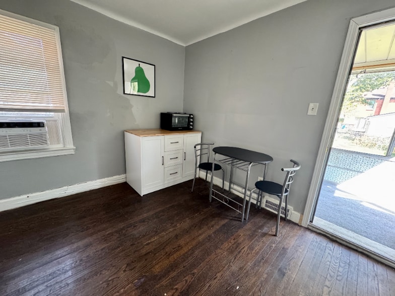 Building Photo - 5284 Devonshire Rd