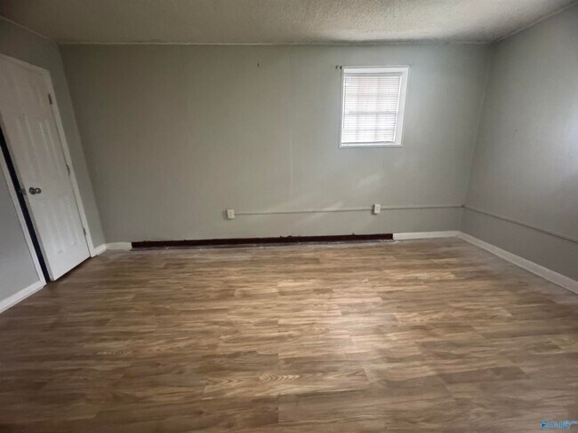 Building Photo - 3201 Delia Ln NW