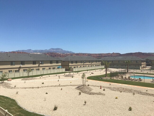 Building Photo - 3 Bedroom 2.5 Bathroom Townhome in Santa Clara!
