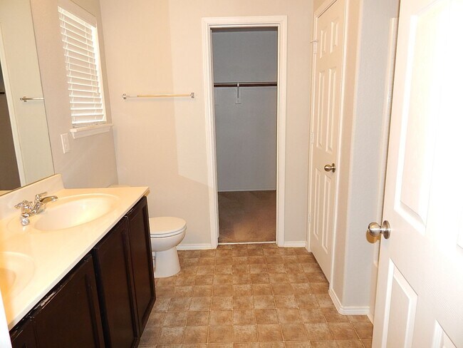 Building Photo - Spacious Updated Home in Spring Meadows Near Vernon Elementary with Tankless Water Heater and Com...