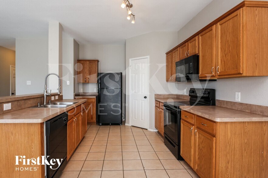 Building Photo - 6032 Blazing Star Dr